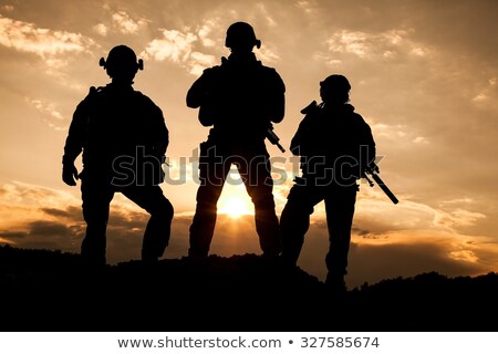 Quân đội: Hình ảnh liên quan đến Quân đội giúp chúng ta hiểu hơn về sự quyết định và can đảm của những người lính trong việc bảo vệ đất nước.
