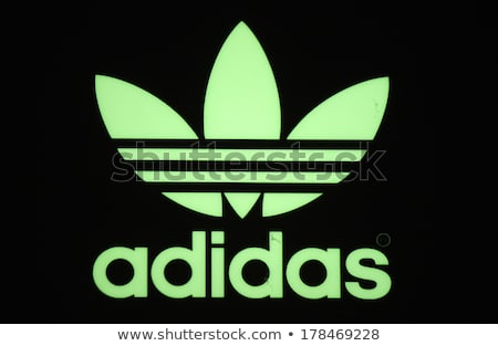 Thiết kế logo chuyên nghiệp, đẳng cấp của Adidas sẽ khiến bạn không thể không yêu thương và cảm phục. Với sự kết hợp hài hòa giữa chữ viết và biểu tượng, logo Adidas trở nên đặc biệt và dễ nhận diện hơn bao giờ hết. Nó không chỉ đơn thuần là một biểu tượng, mà còn chứa đựng những giá trị vượt lên trên thiết kế.