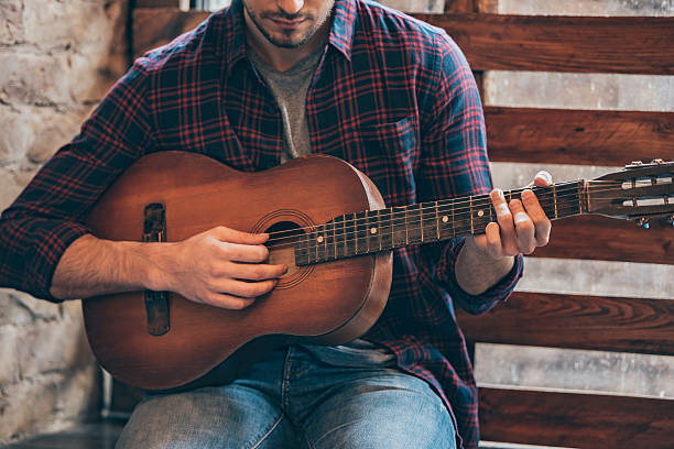 16.582 Hình Ảnh Về Người Đàn Ông Cầm Guitar Cực Đẹp Cho Lựa Chọn Của Bạn -  Mua Bán Hình Ảnh Shutterstock Giá Rẻ Chỉ Từ 3.000 Đ Trong 2 Phút