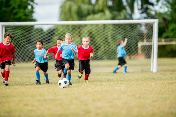 Trẻ chơi bóng đá vui nhộn: Bạn muốn tìm hiểu về những trận đấu bóng đá vui nhộn của trẻ em? Hãy xem ngay hình ảnh về trẻ chơi bóng đá vui nhộn, với những màn trình diễn đầy nghị lực và sự năng động. Chắc chắn bạn sẽ ấn tượng với sự dẻo dai và khéo léo của các em nhỏ.