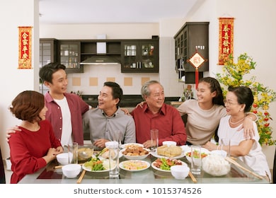 Bữa cơm sum họp Gia Đình trong ngày Tết là một nét đẹp truyền thống của người Việt Nam. Hãy xem hình ảnh để hiểu được tình cảm quan tâm của những người thân yêu trong gia đình và cùng tận hưởng niềm vui, niềm hạnh phúc đích thực.