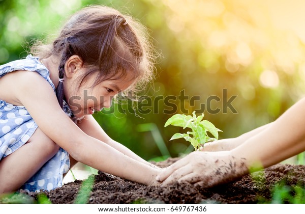Gần 100 nghìn ảnh trẻ em trồng cây, những tình nguyện viên dễ thương bảo vệ môi trường.